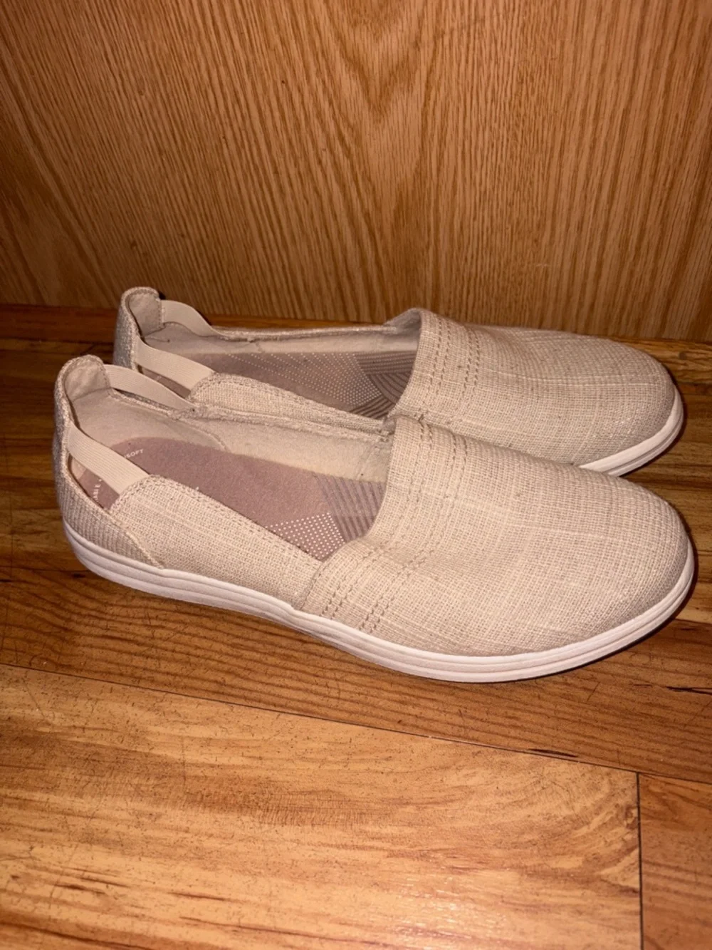 Clarks Cloudsteppers vegan slip on metallic linen sneakers flats Size 9-1/2 EUC